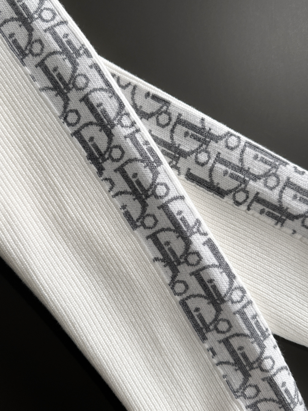 CD 重磅推荐！2025aw秋冬新款 专柜同步 时尚经典基础款针织开衫 秋冬必备款 采用针织衫加厚毛衣，