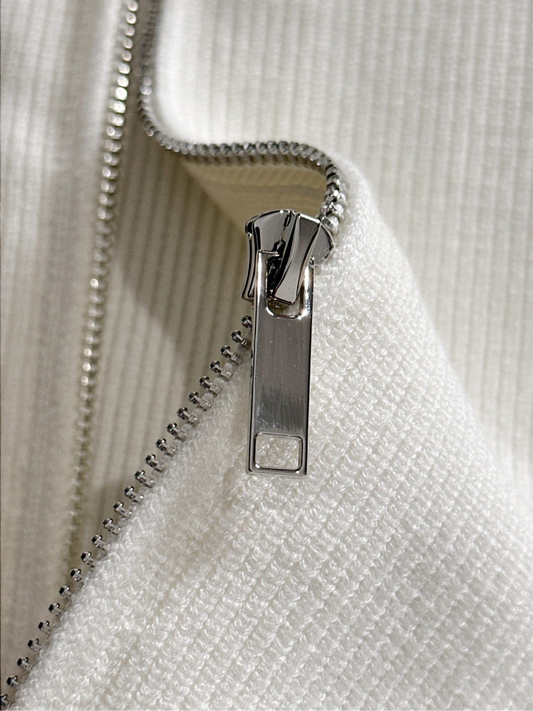 CD 重磅推荐！2025aw秋冬新款 专柜同步 时尚经典基础款针织开衫 秋冬必备款 采用针织衫加厚毛衣，