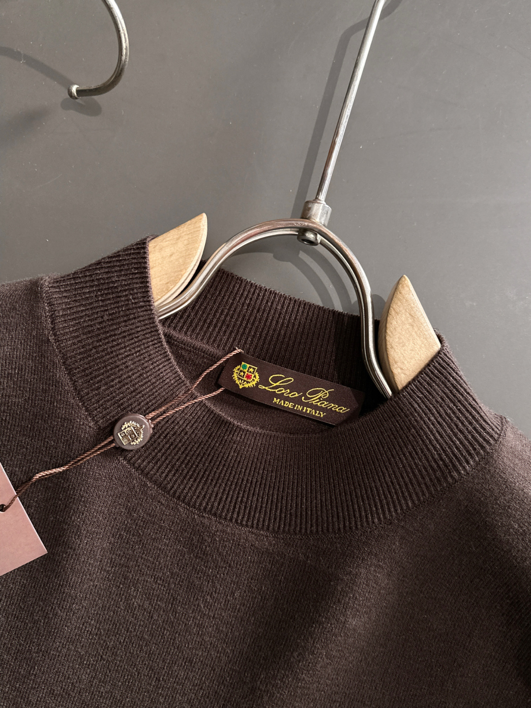 lP🆕 英伦雅痞绅士老钱们强烈推荐 经典圆领绵羊毛毛衣 经典刺绣低调奢华简约设计 保暖舒适 有型商务通勤