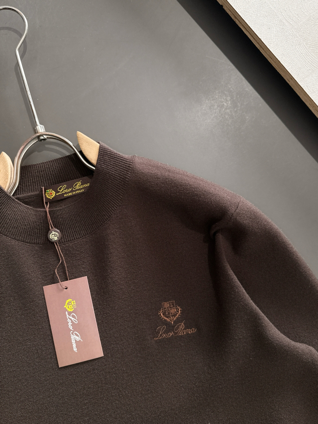 lP🆕 英伦雅痞绅士老钱们强烈推荐 经典圆领绵羊毛毛衣 经典刺绣低调奢华简约设计 保暖舒适 有型商务通勤