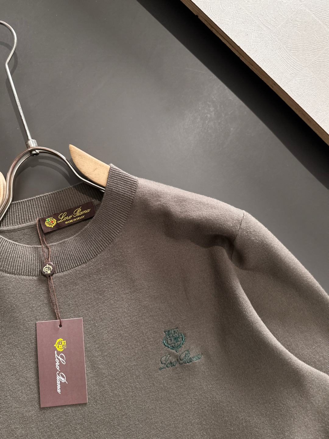 lP🆕 英伦雅痞绅士老钱们强烈推荐 经典圆领绵羊毛毛衣 经典刺绣低调奢华简约设计 保暖舒适 有型商务通勤