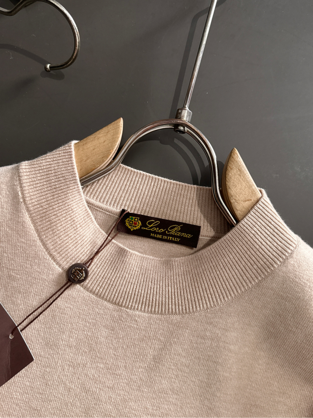 lP🆕 英伦雅痞绅士老钱们强烈推荐 经典圆领绵羊毛毛衣 经典刺绣低调奢华简约设计 保暖舒适 有型商务通勤