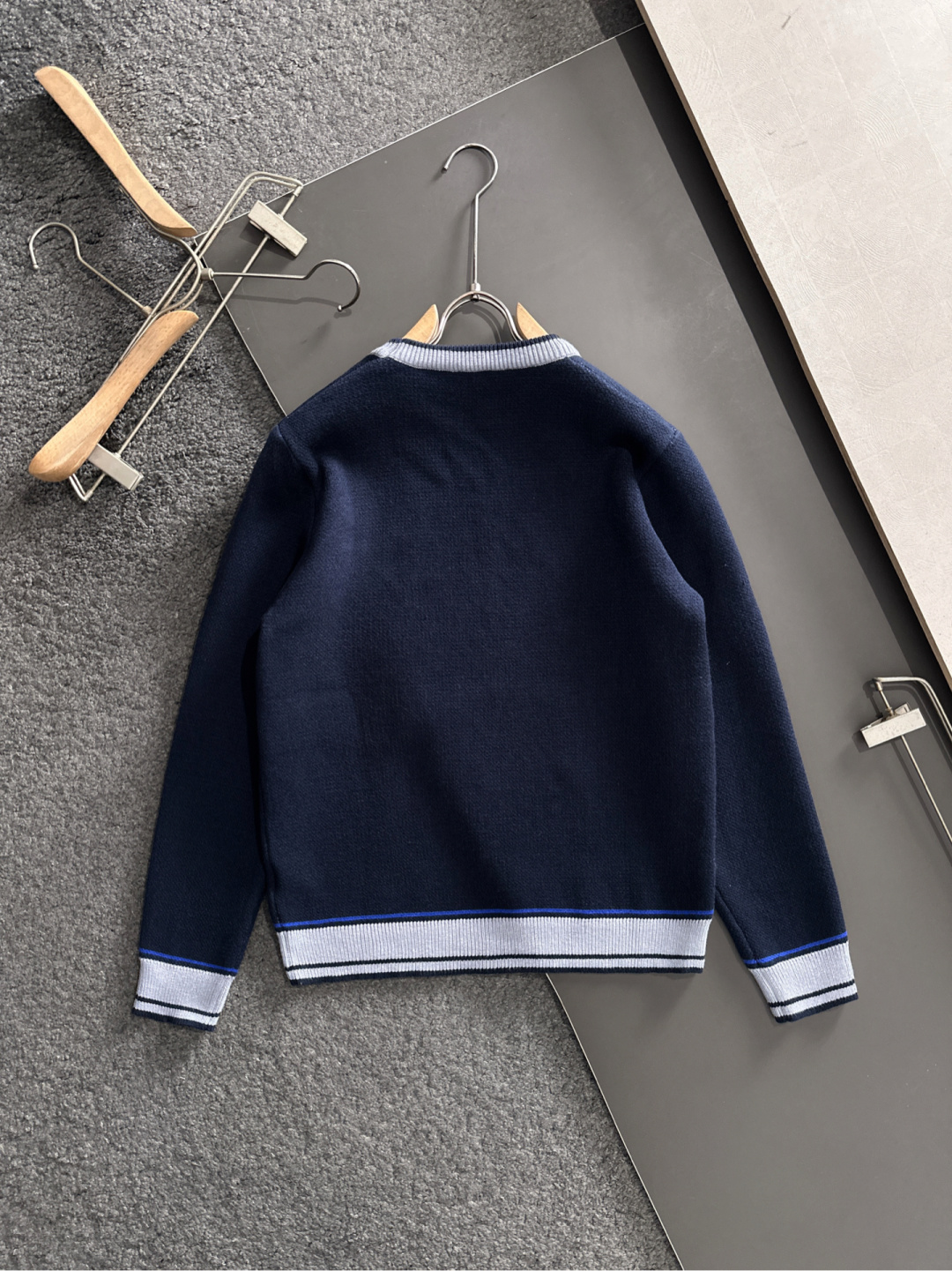 VER 25秋冬新款刺绣针织圆领毛衣，这个系列的毛衣真的太经典了，强烈推荐 男女均可驾驭，胸前品牌大𝒍𝒐