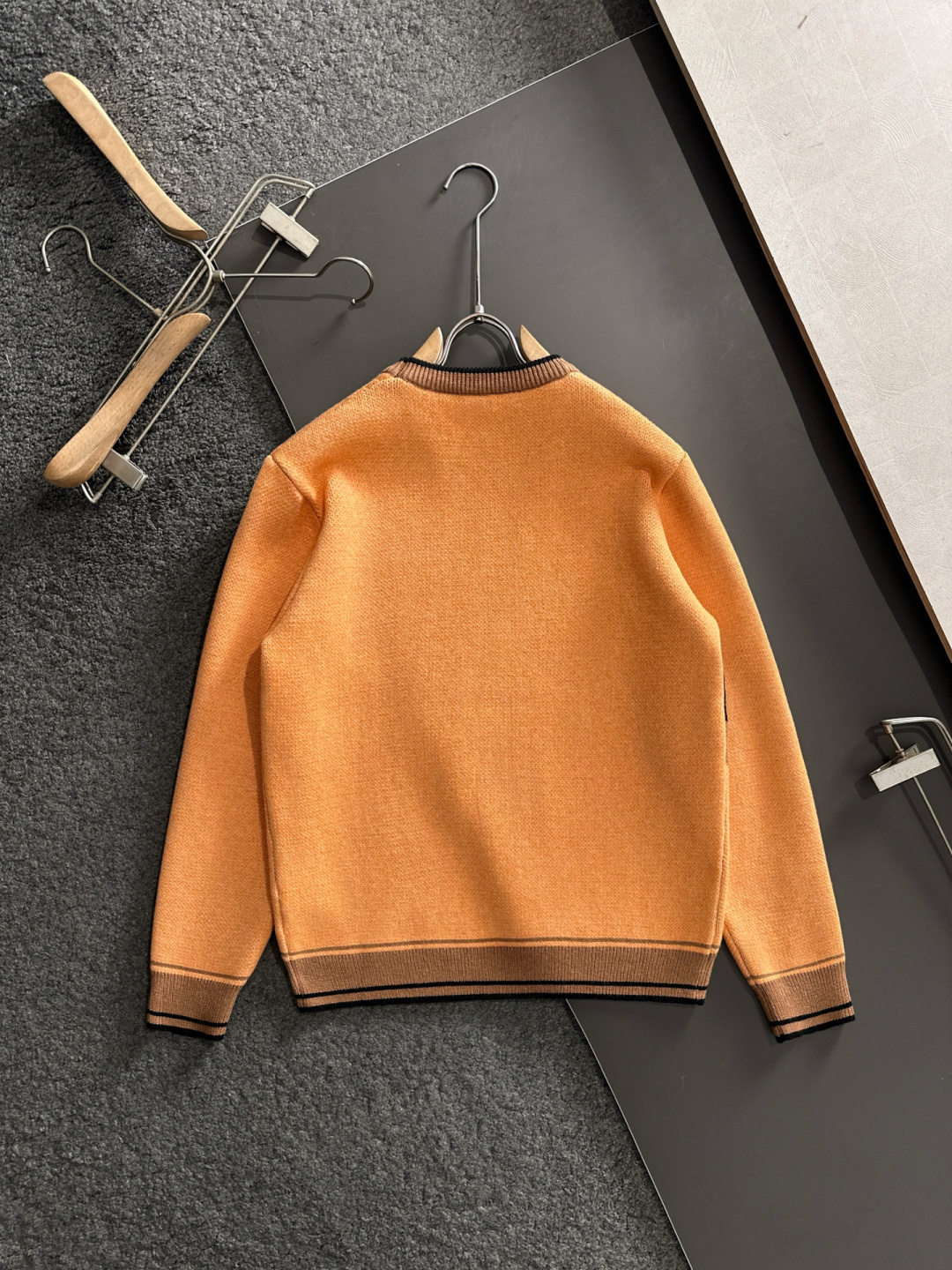 VER 25秋冬新款刺绣针织圆领毛衣，这个系列的毛衣真的太经典了，强烈推荐 男女均可驾驭，胸前品牌大𝒍𝒐