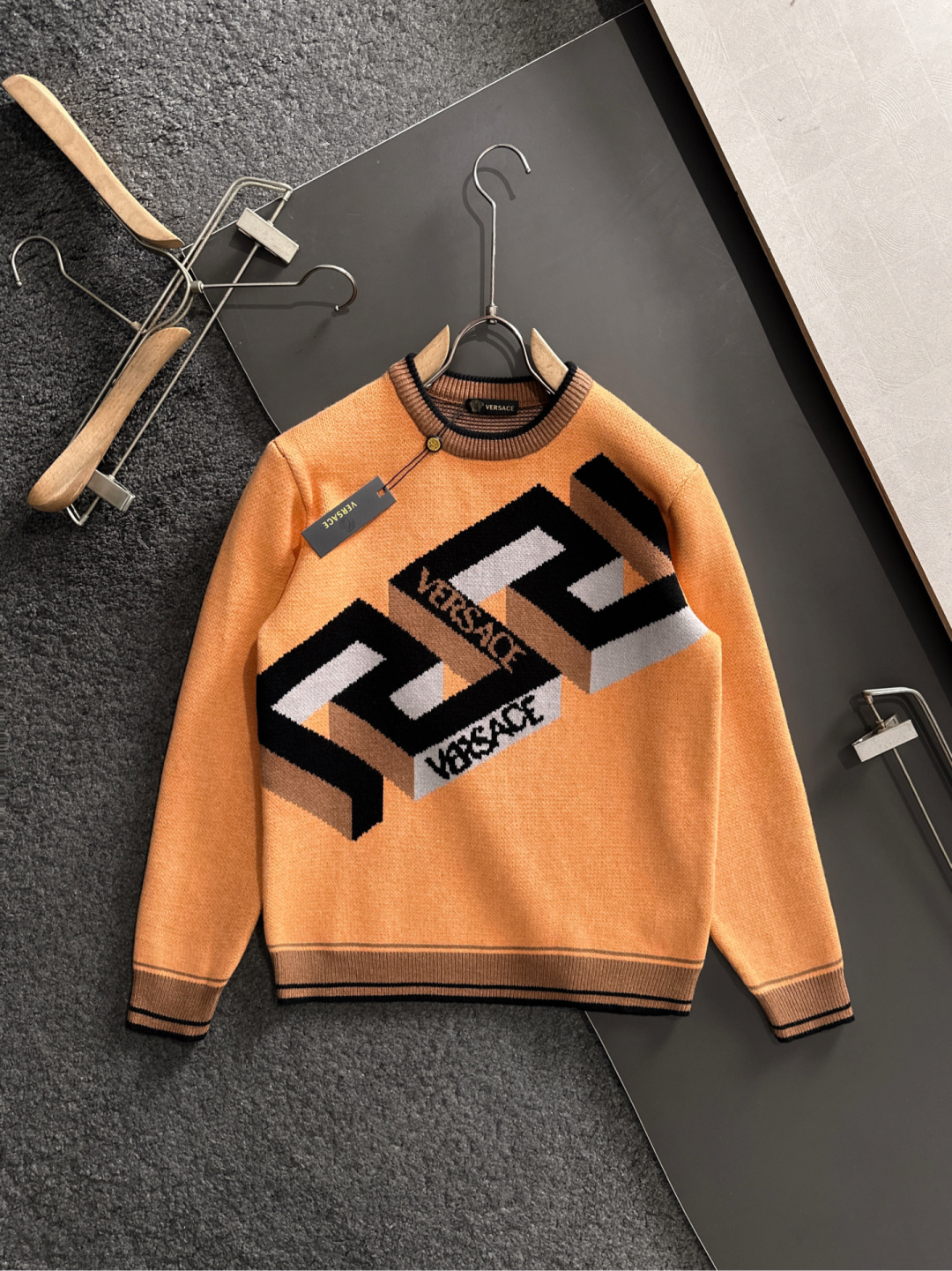 VER 25秋冬新款刺绣针织圆领毛衣，这个系列的毛衣真的太经典了，强烈推荐 男女均可驾驭，胸前品牌大𝒍𝒐