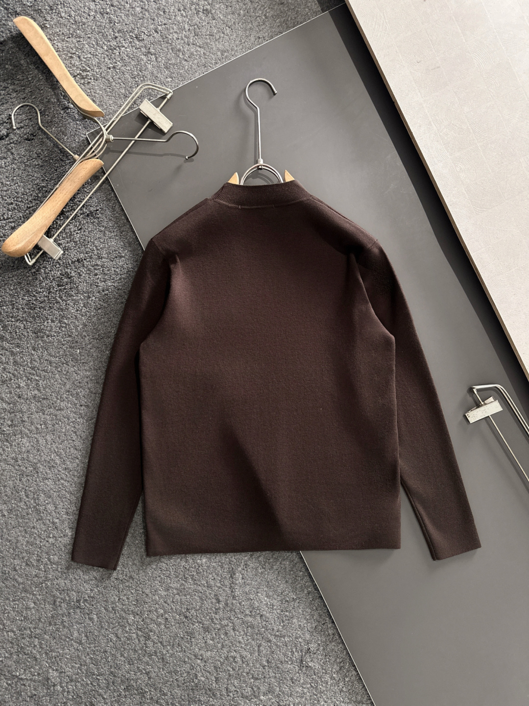 lP🆕 英伦雅痞绅士老钱们强烈推荐 经典圆领绵羊毛毛衣 经典刺绣低调奢华简约设计 保暖舒适 有型商务通勤