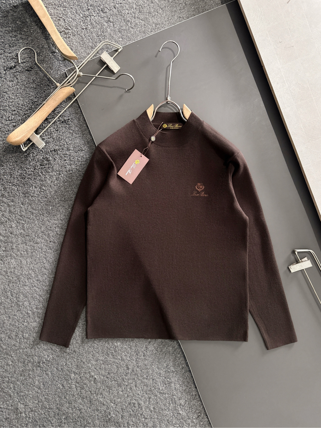 lP🆕 英伦雅痞绅士老钱们强烈推荐 经典圆领绵羊毛毛衣 经典刺绣低调奢华简约设计 保暖舒适 有型商务通勤
