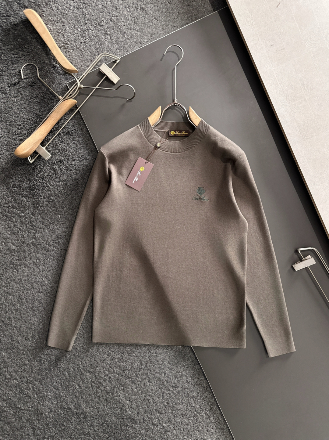 lP🆕 英伦雅痞绅士老钱们强烈推荐 经典圆领绵羊毛毛衣 经典刺绣低调奢华简约设计 保暖舒适 有型商务通勤
