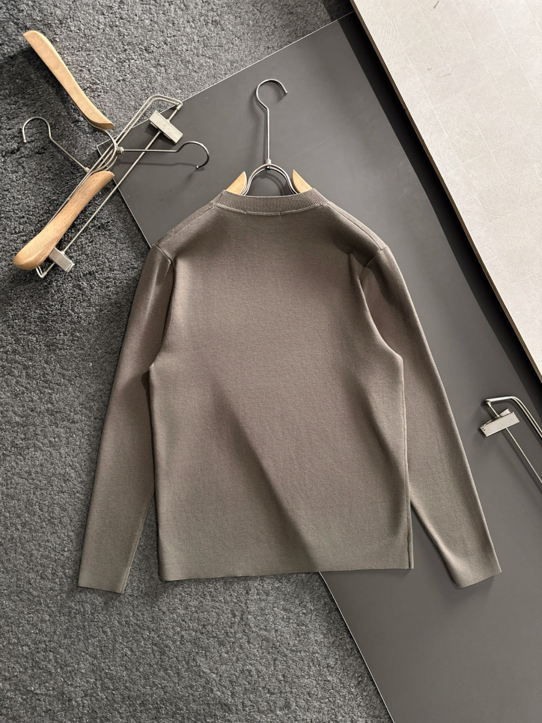 lP🆕 英伦雅痞绅士老钱们强烈推荐 经典圆领绵羊毛毛衣 经典刺绣低调奢华简约设计 保暖舒适 有型商务通勤