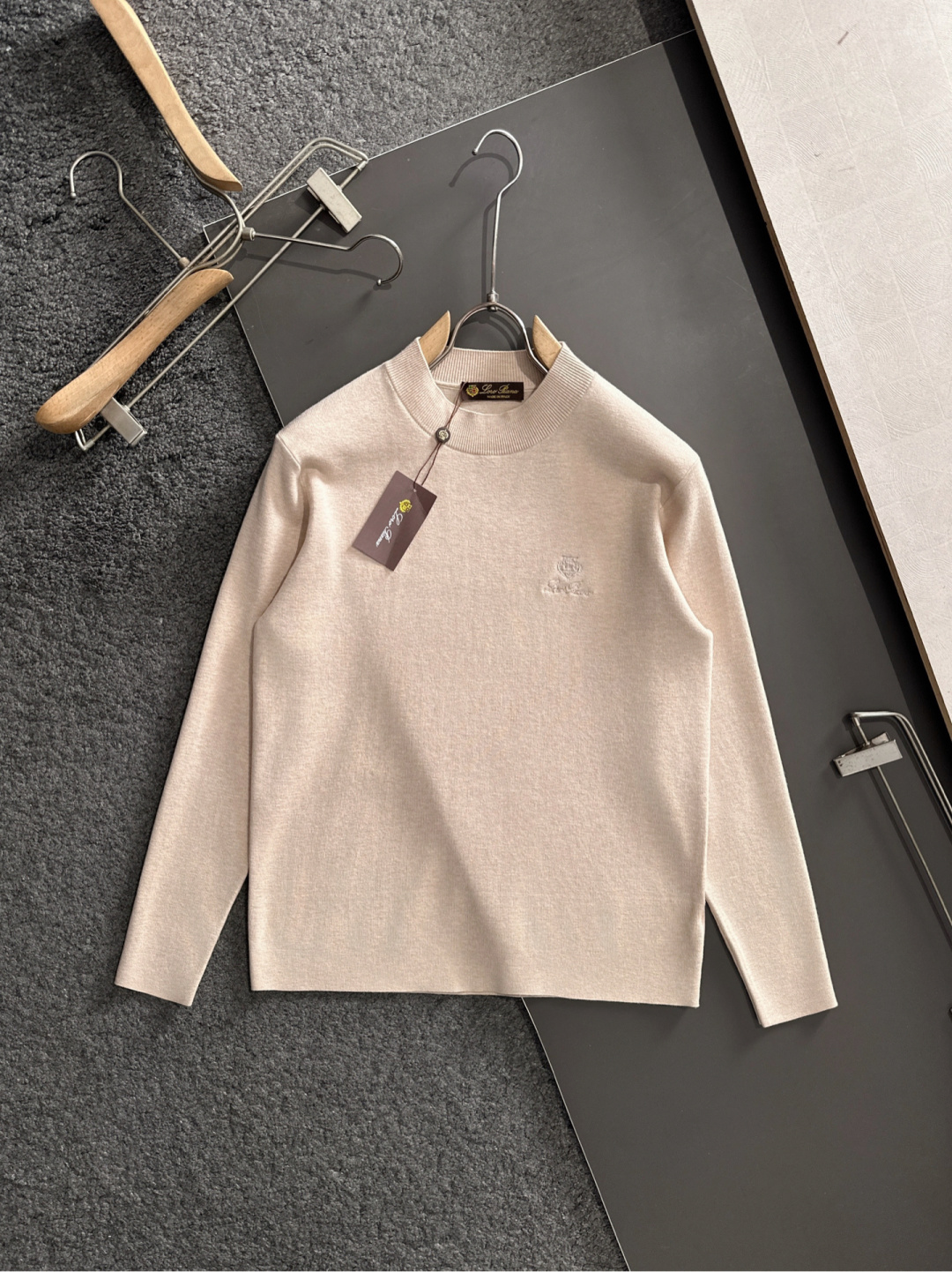 lP🆕 英伦雅痞绅士老钱们强烈推荐 经典圆领绵羊毛毛衣 经典刺绣低调奢华简约设计 保暖舒适 有型商务通勤