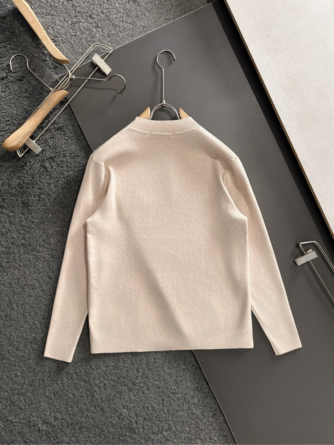 lP🆕 英伦雅痞绅士老钱们强烈推荐 经典圆领绵羊毛毛衣 经典刺绣低调奢华简约设计 保暖舒适 有型商务通勤