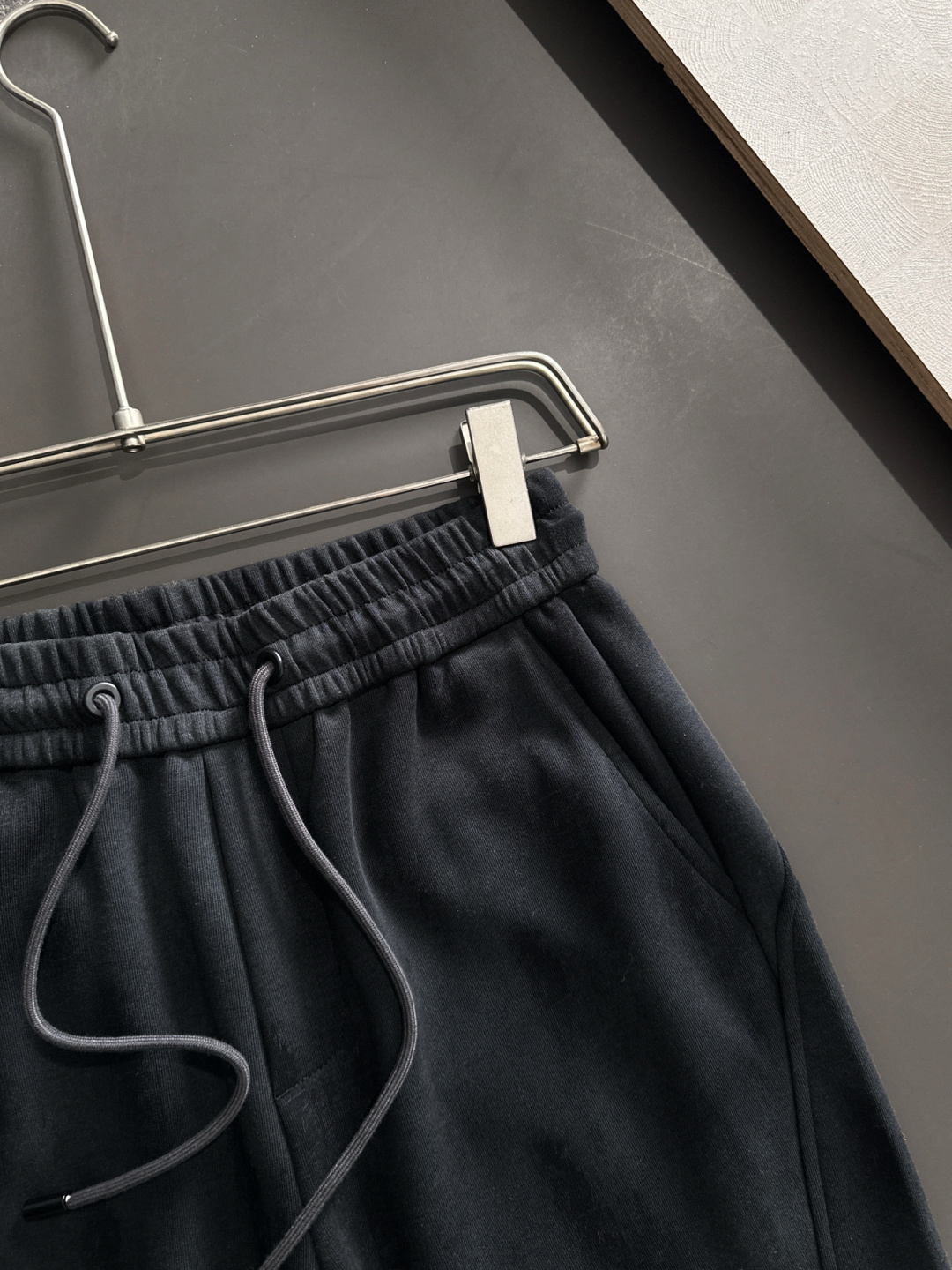 BAL 2025秋冬新品休闲裤，经典款百看不厌，裤身工艺设计，进口客供辅料、面料定制，每个细节做到极致，