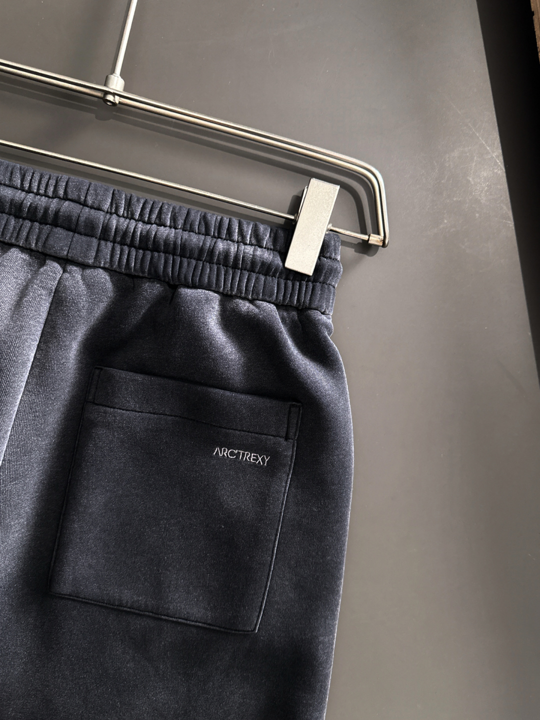 ARC 2025秋冬新品休闲裤，经典款百看不厌，裤身工艺设计，进口客供辅料、面料定制，每个细节做到极致，
