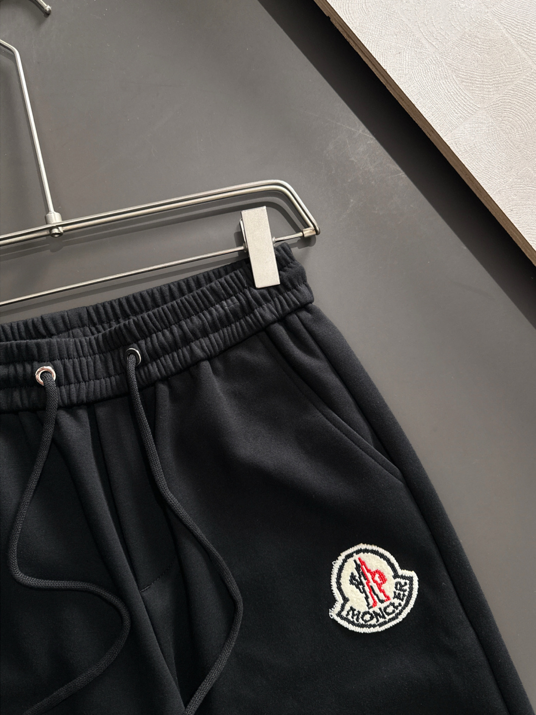 MON 2025秋冬新品休闲裤，经典款百看不厌，裤身工艺设计，进口客供辅料、面料定制，每个细节做到极致，