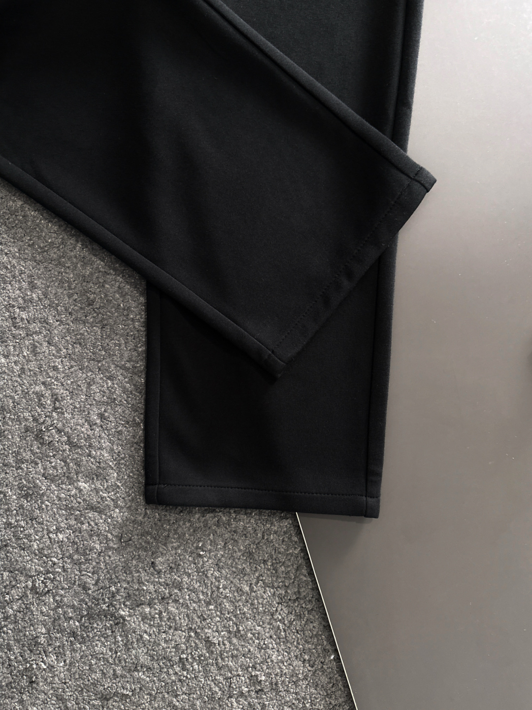 MON 2025秋冬新品休闲裤，经典款百看不厌，裤身工艺设计，进口客供辅料、面料定制，每个细节做到极致，