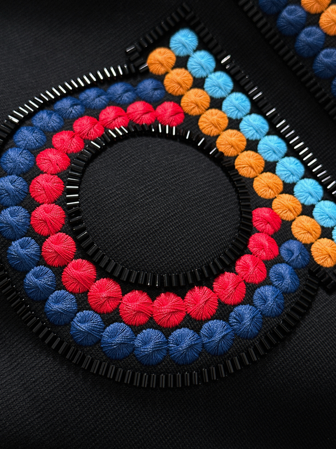 AlO 25SS秋冬新款重磅推出男士卫衣开衫外套，定制时尚刺绣提花logo，简约大气设计，立体感十足。个