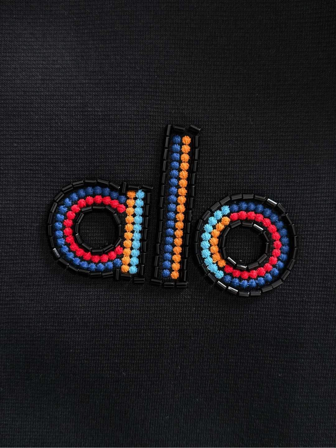 AlO 25SS秋冬新款重磅推出男士卫衣开衫外套，定制时尚刺绣提花logo，简约大气设计，立体感十足。个