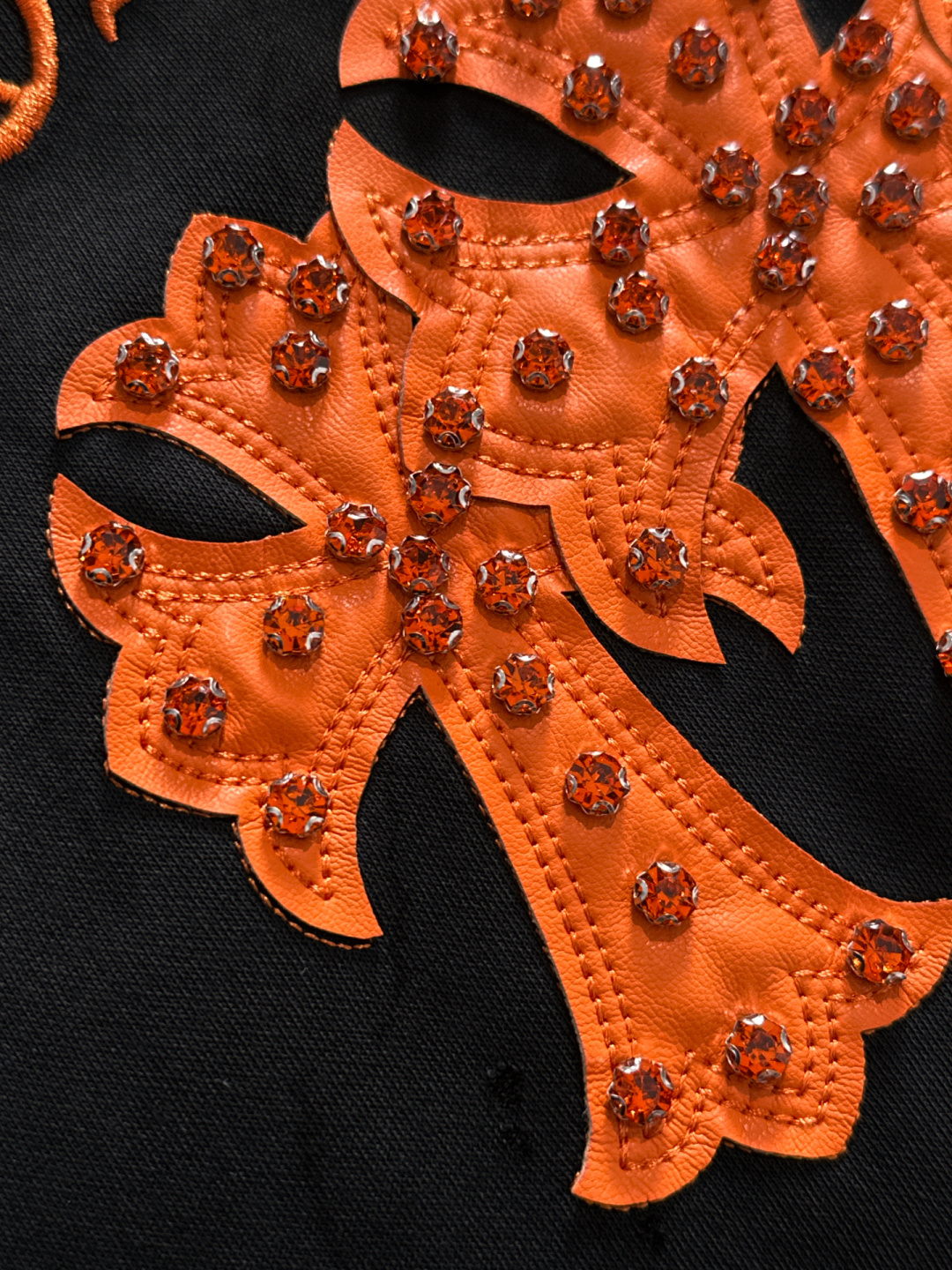 CH 25SS秋冬新款重磅推出男士卫衣开衫外套，定制时尚刺绣提花logo，简约大气设计，立体感十足。个性