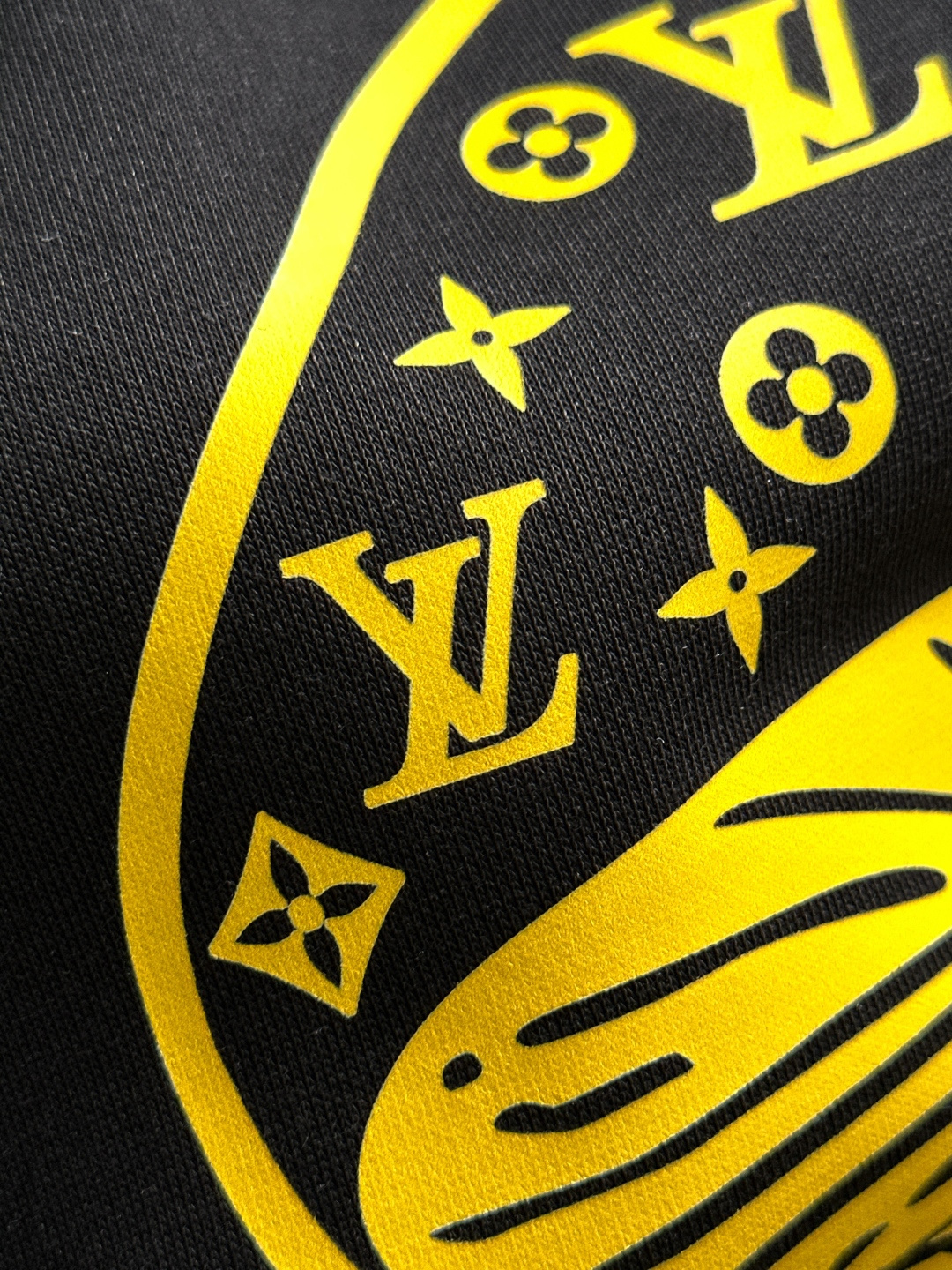 1V 2025SS新款男士加绒连帽卫衣 选用定制加绒卫衣面料 纹理细腻 舒适贴肤 插兜低口袋设计，饰以品