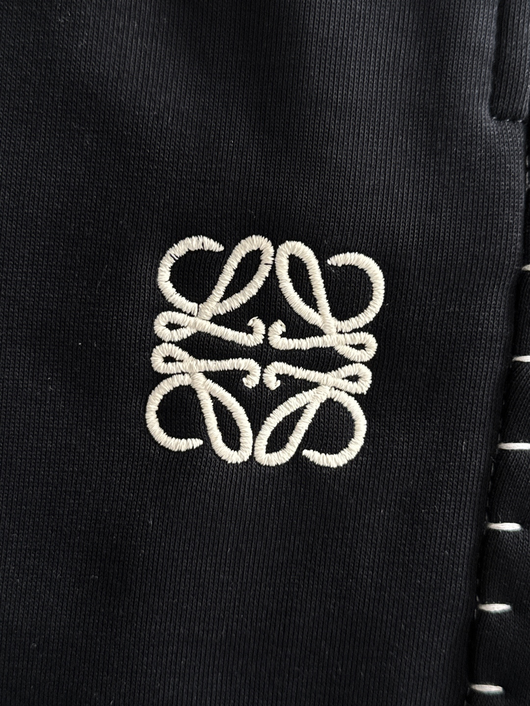 LOW 2025秋冬新品休闲裤，经典款百看不厌，裤身工艺设计，进口客供辅料、面料定制，每个细节做到极致，