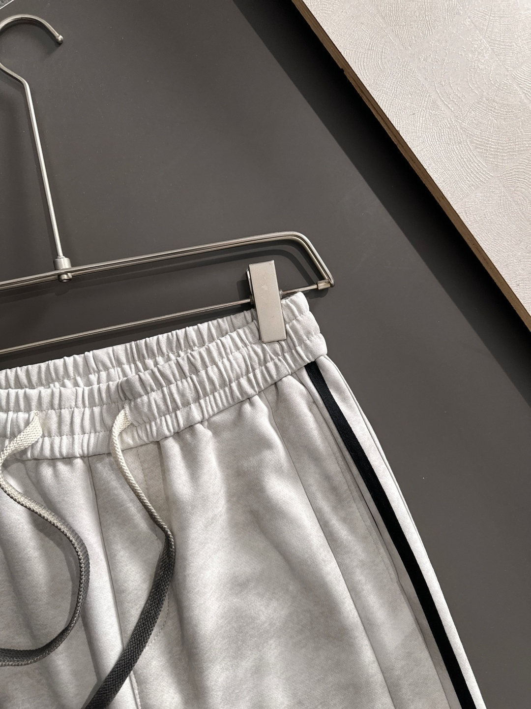 BAL 2025秋冬新品休闲裤，经典款百看不厌，裤身工艺设计，进口客供辅料、面料定制，每个细节做到极致，