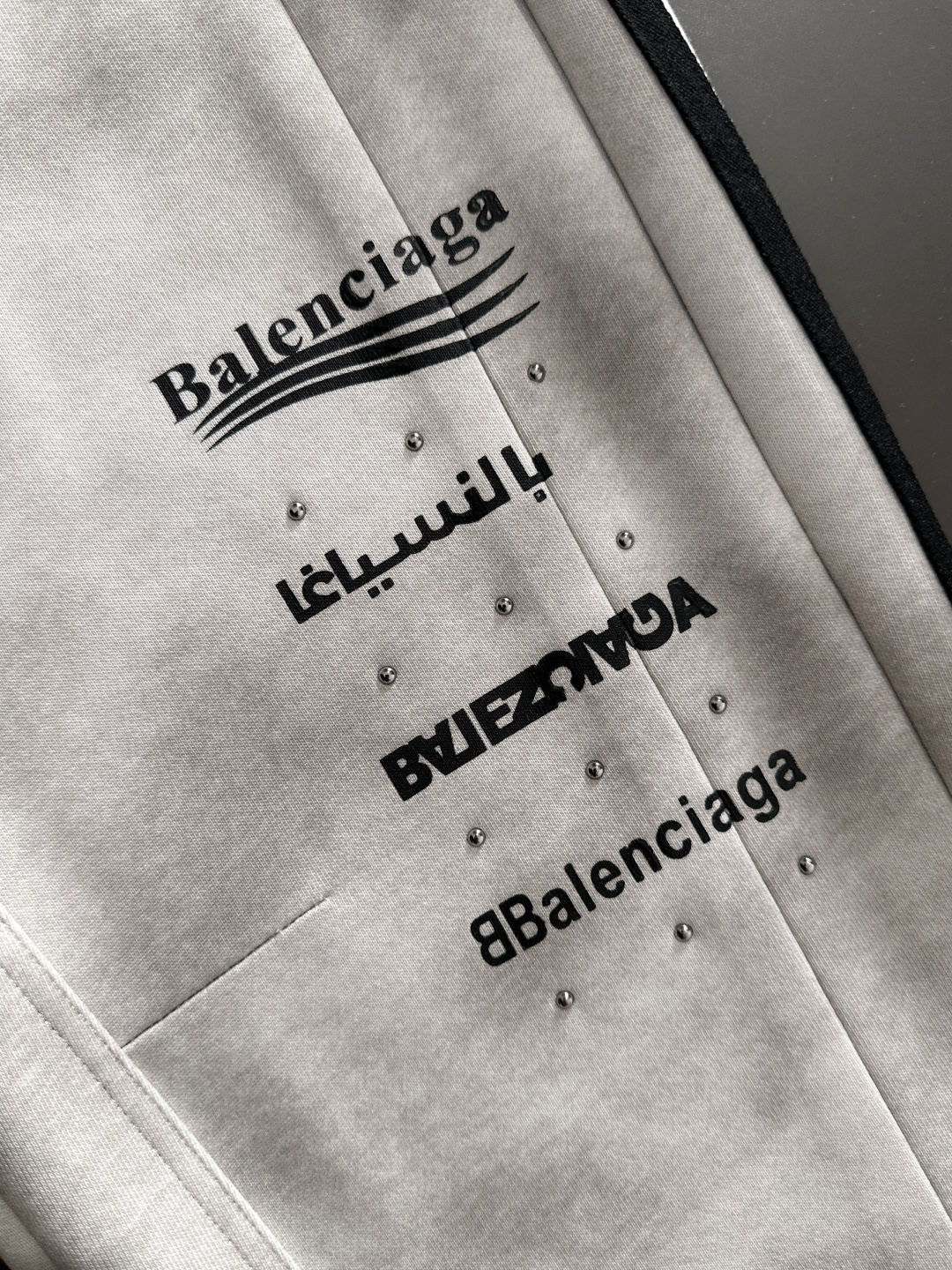 BAL 2025秋冬新品休闲裤，经典款百看不厌，裤身工艺设计，进口客供辅料、面料定制，每个细节做到极致，