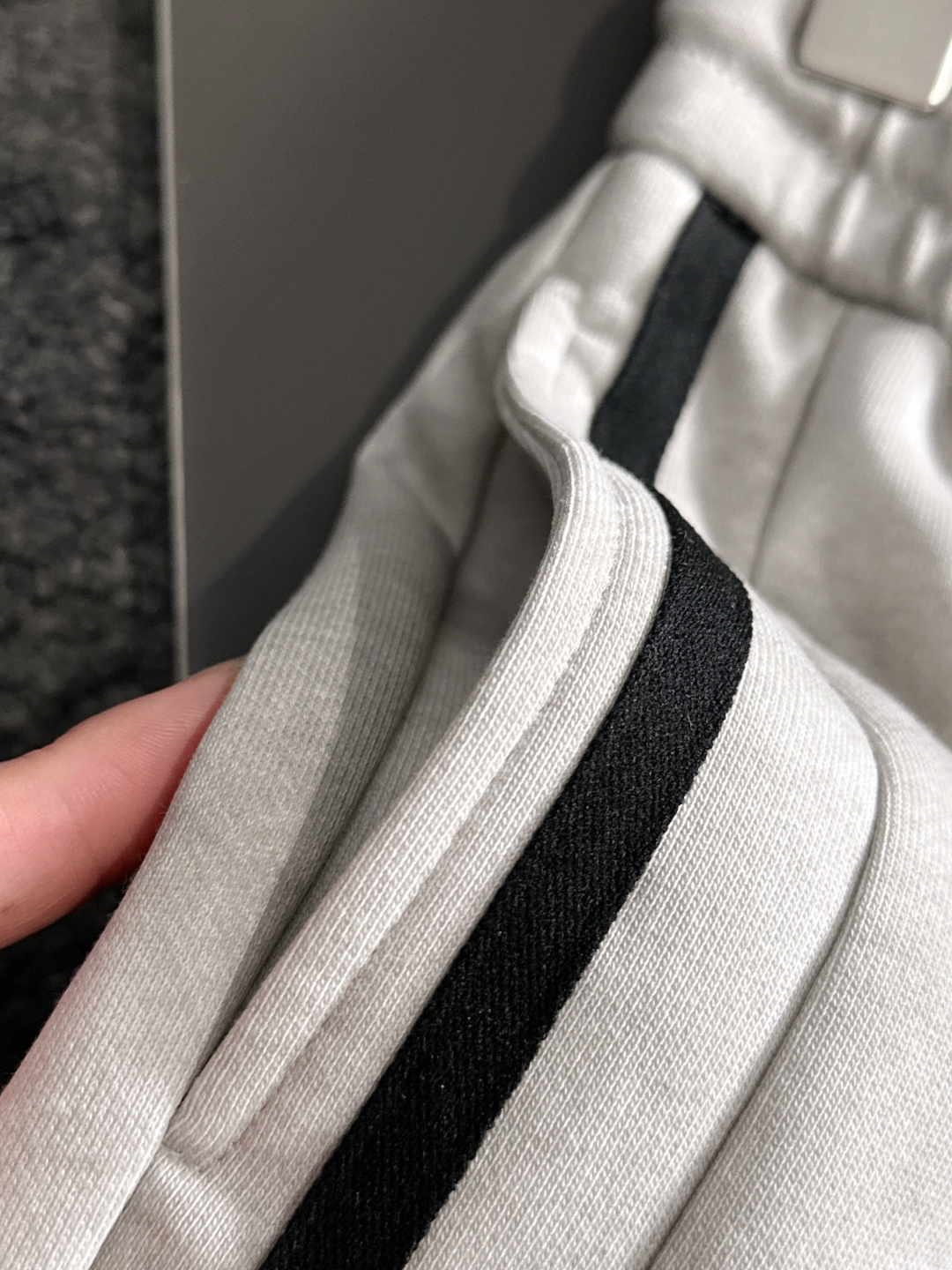 BAL 2025秋冬新品休闲裤，经典款百看不厌，裤身工艺设计，进口客供辅料、面料定制，每个细节做到极致，