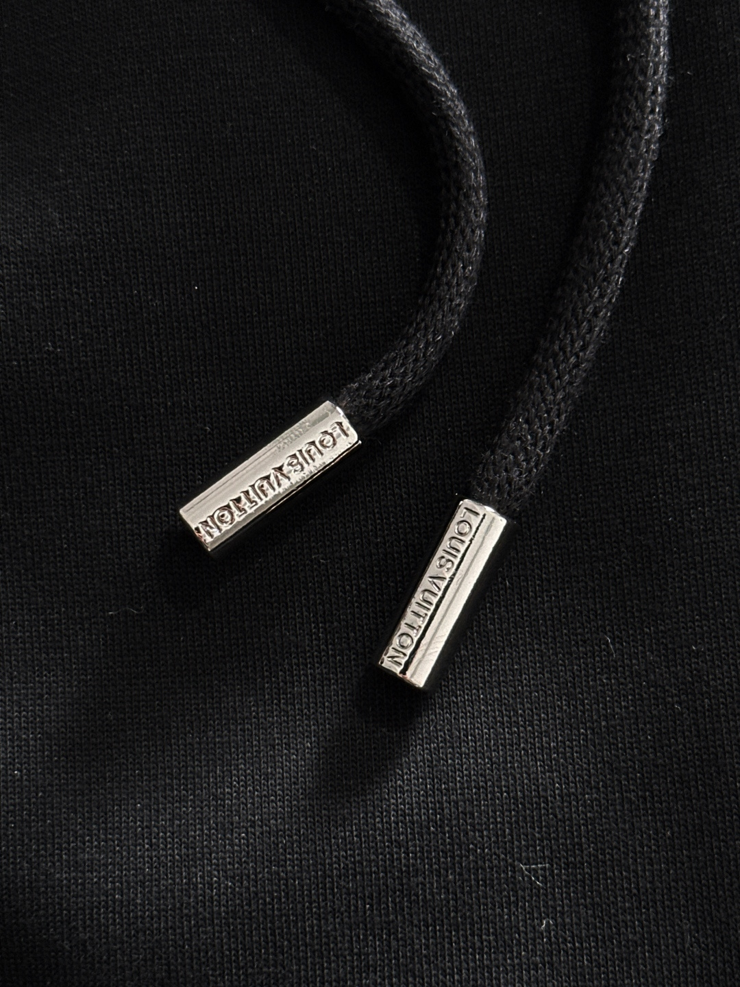 1V 2025秋冬新品休闲裤，经典款百看不厌，裤身工艺设计，进口客供辅料、面料定制，每个细节做到极致，原