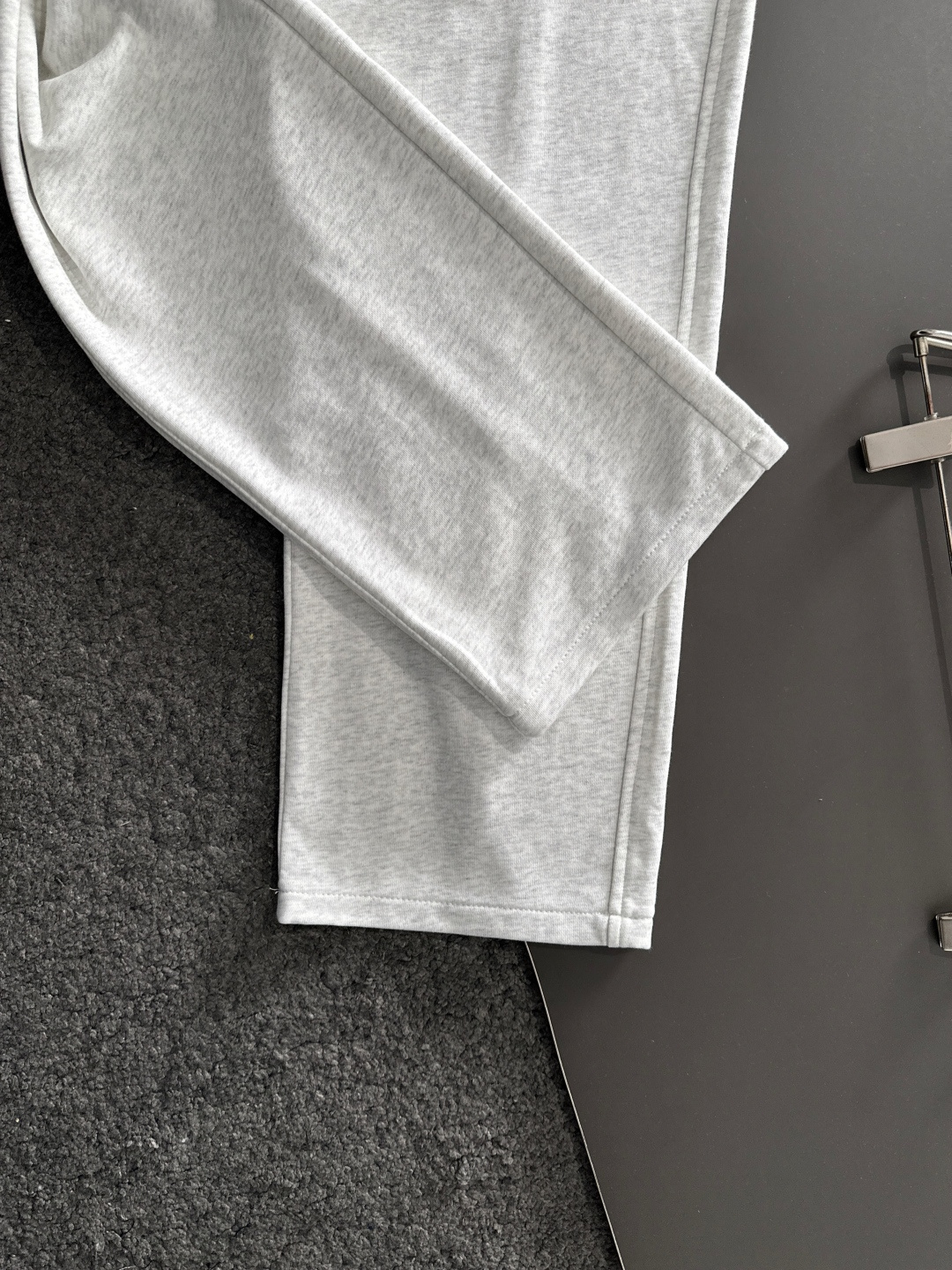 BAL 2025秋冬新品休闲裤，经典款百看不厌，裤身工艺设计，进口客供辅料、面料定制，每个细节做到极致，