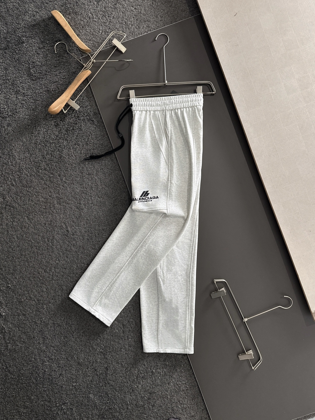 BAL 2025秋冬新品休闲裤，经典款百看不厌，裤身工艺设计，进口客供辅料、面料定制，每个细节做到极致，