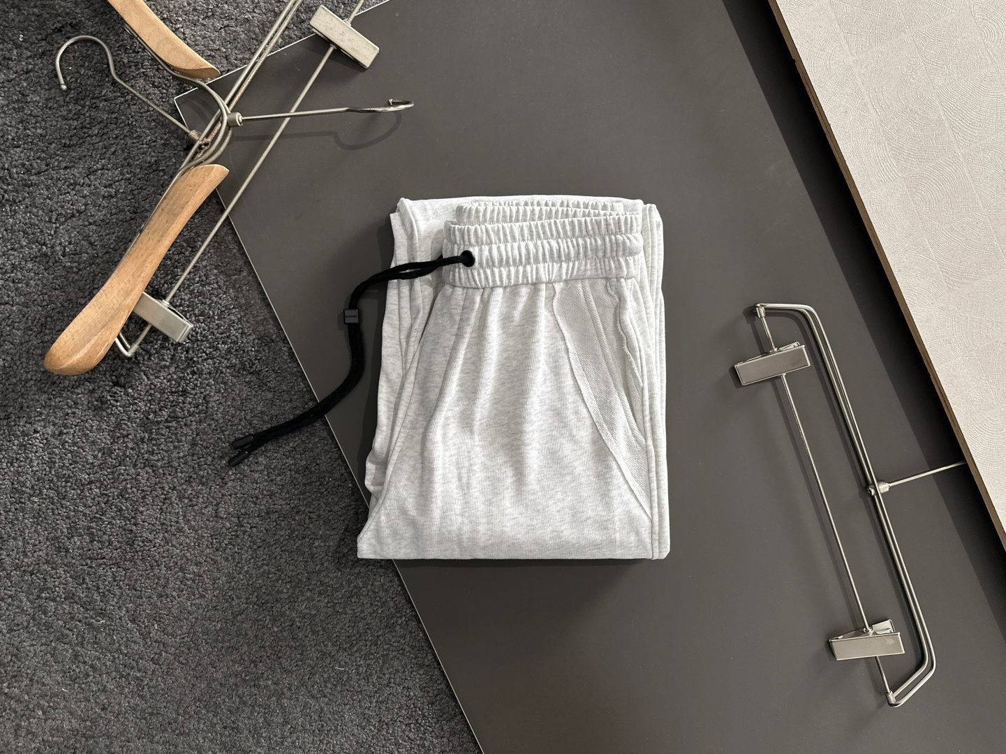 BAL 2025秋冬新品休闲裤，经典款百看不厌，裤身工艺设计，进口客供辅料、面料定制，每个细节做到极致，