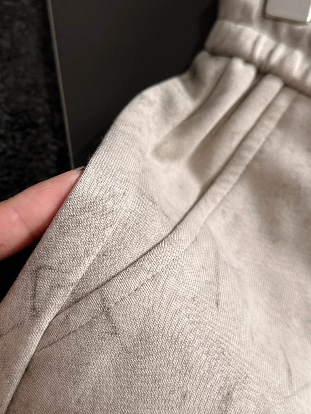 1V 2025秋冬新品休闲裤，经典款百看不厌，裤身工艺设计，进口客供辅料、面料定制，每个细节做到极致，原