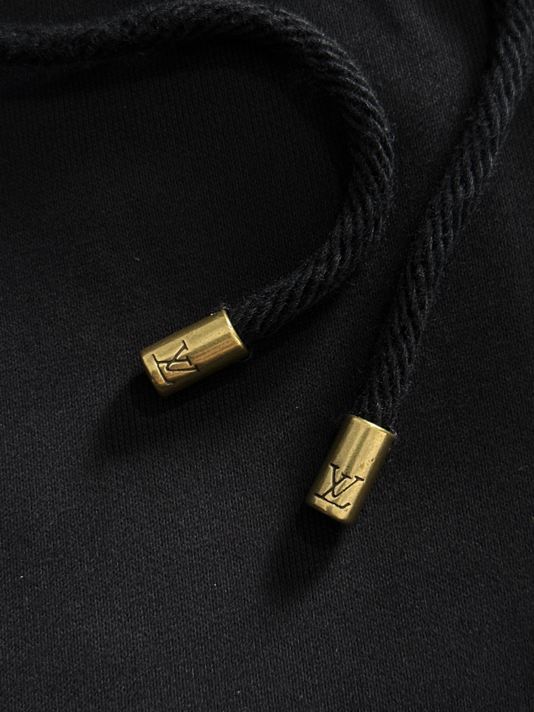 1V 2025秋冬新品休闲裤，经典款百看不厌，裤身工艺设计，进口客供辅料、面料定制，每个细节做到极致，原