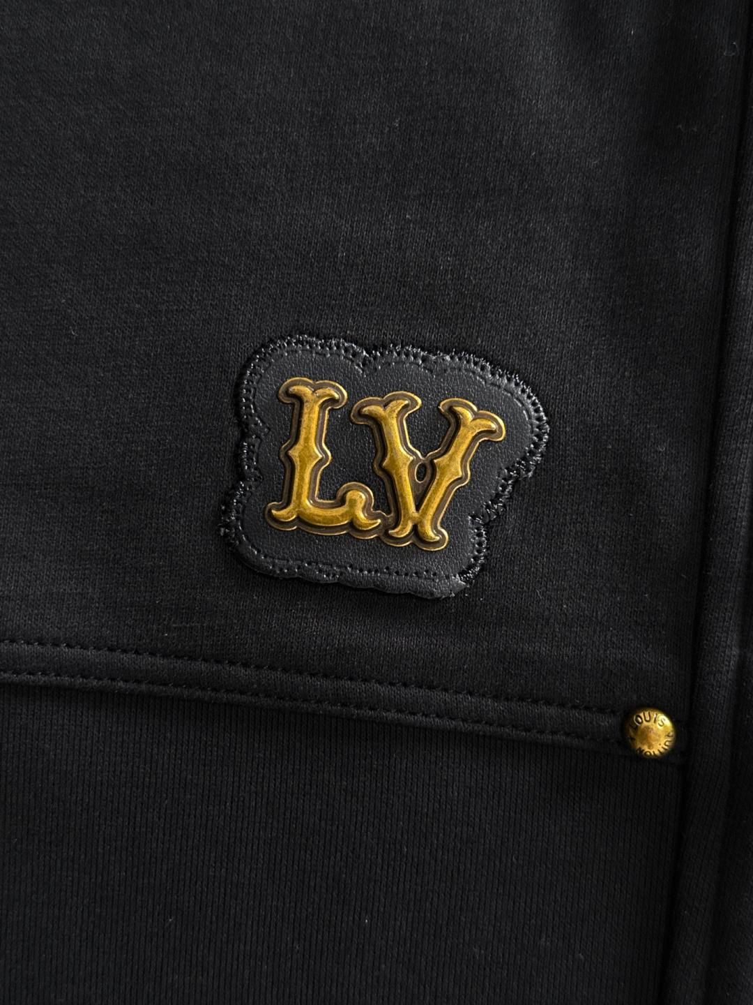 1V 2025秋冬新品休闲裤，经典款百看不厌，裤身工艺设计，进口客供辅料、面料定制，每个细节做到极致，原