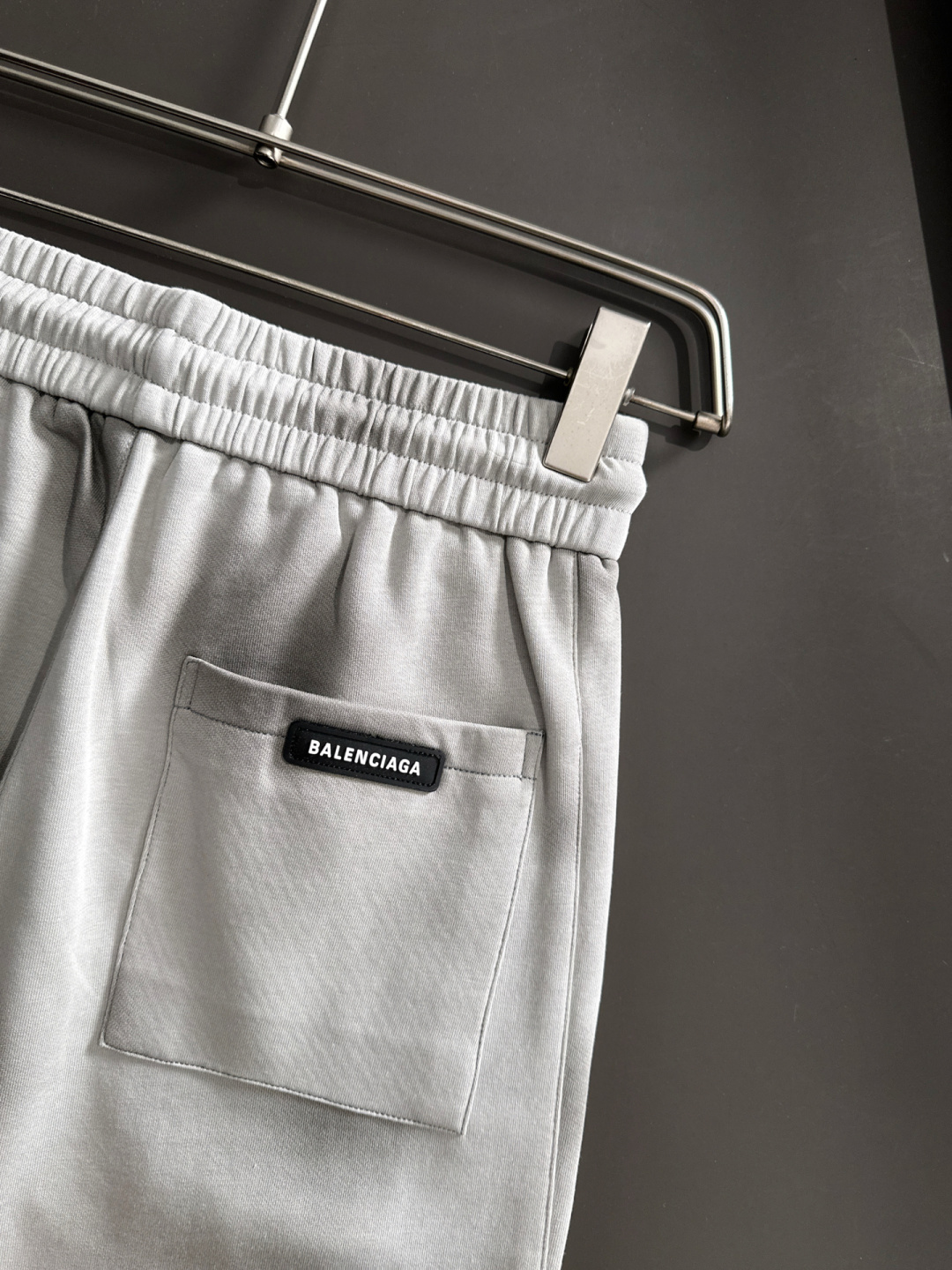 BAL 2025秋冬新品休闲裤，经典款百看不厌，裤身工艺设计，进口客供辅料、面料定制，每个细节做到极致，