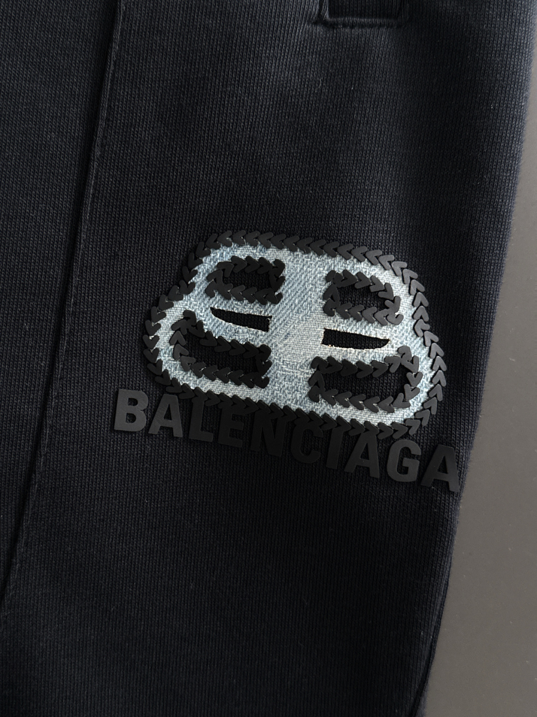 BAL 2025秋冬新品休闲裤，经典款百看不厌，裤身工艺设计，进口客供辅料、面料定制，每个细节做到极致，