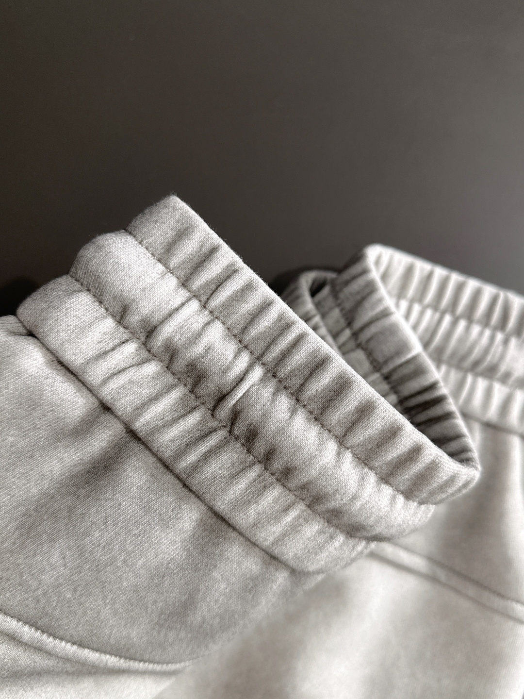 VVW 2025秋冬新品休闲裤，经典款百看不厌，裤身工艺设计，进口客供辅料、面料定制，每个细节做到极致，