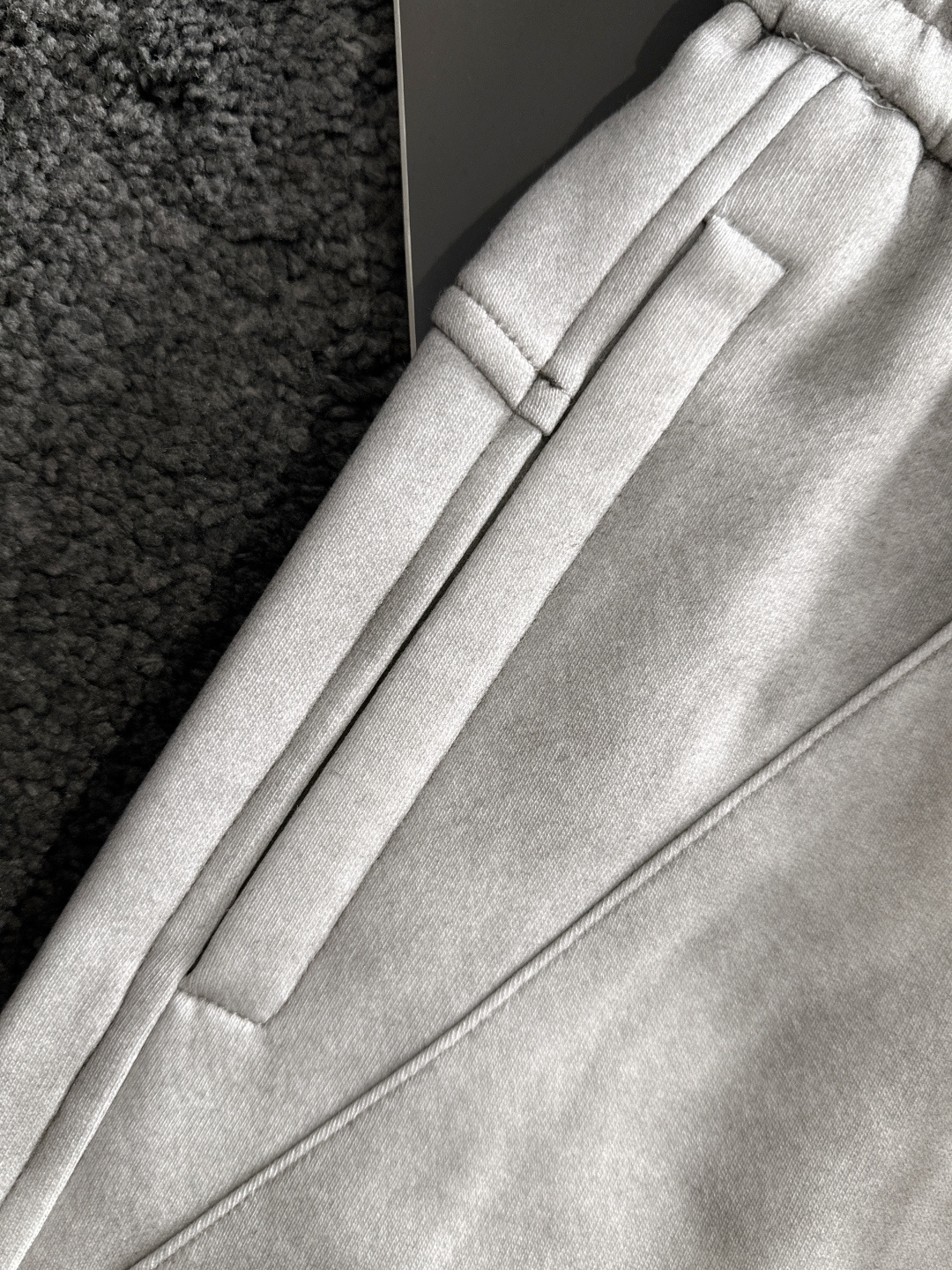 VVW 2025秋冬新品休闲裤，经典款百看不厌，裤身工艺设计，进口客供辅料、面料定制，每个细节做到极致，