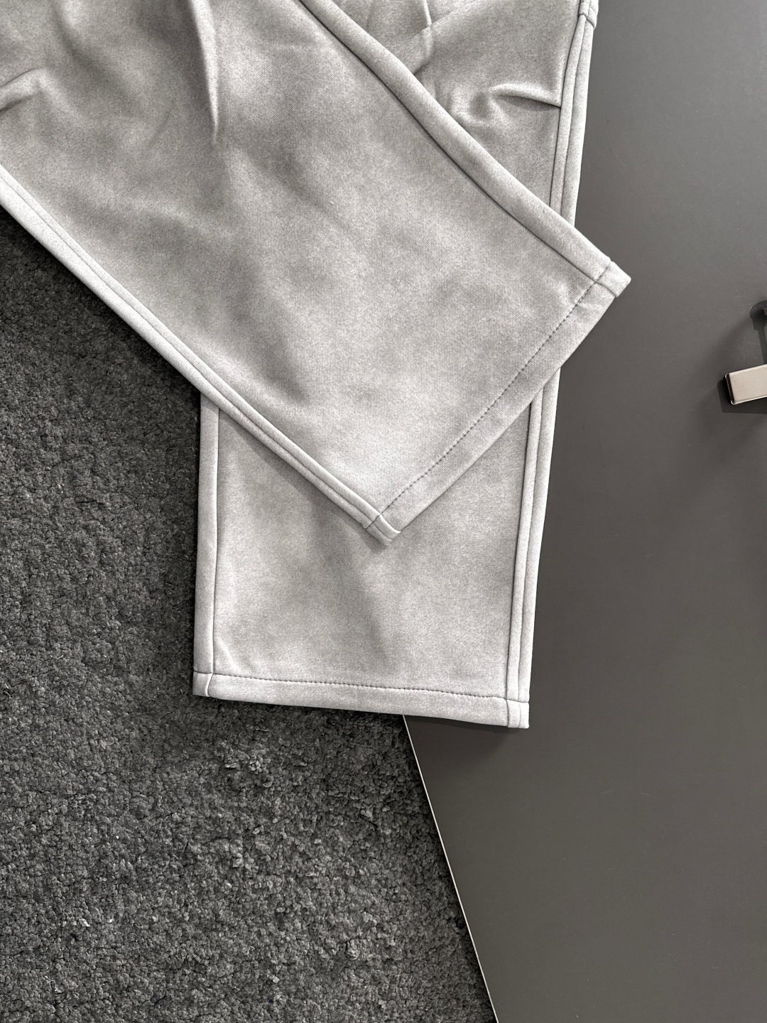 VVW 2025秋冬新品休闲裤，经典款百看不厌，裤身工艺设计，进口客供辅料、面料定制，每个细节做到极致，