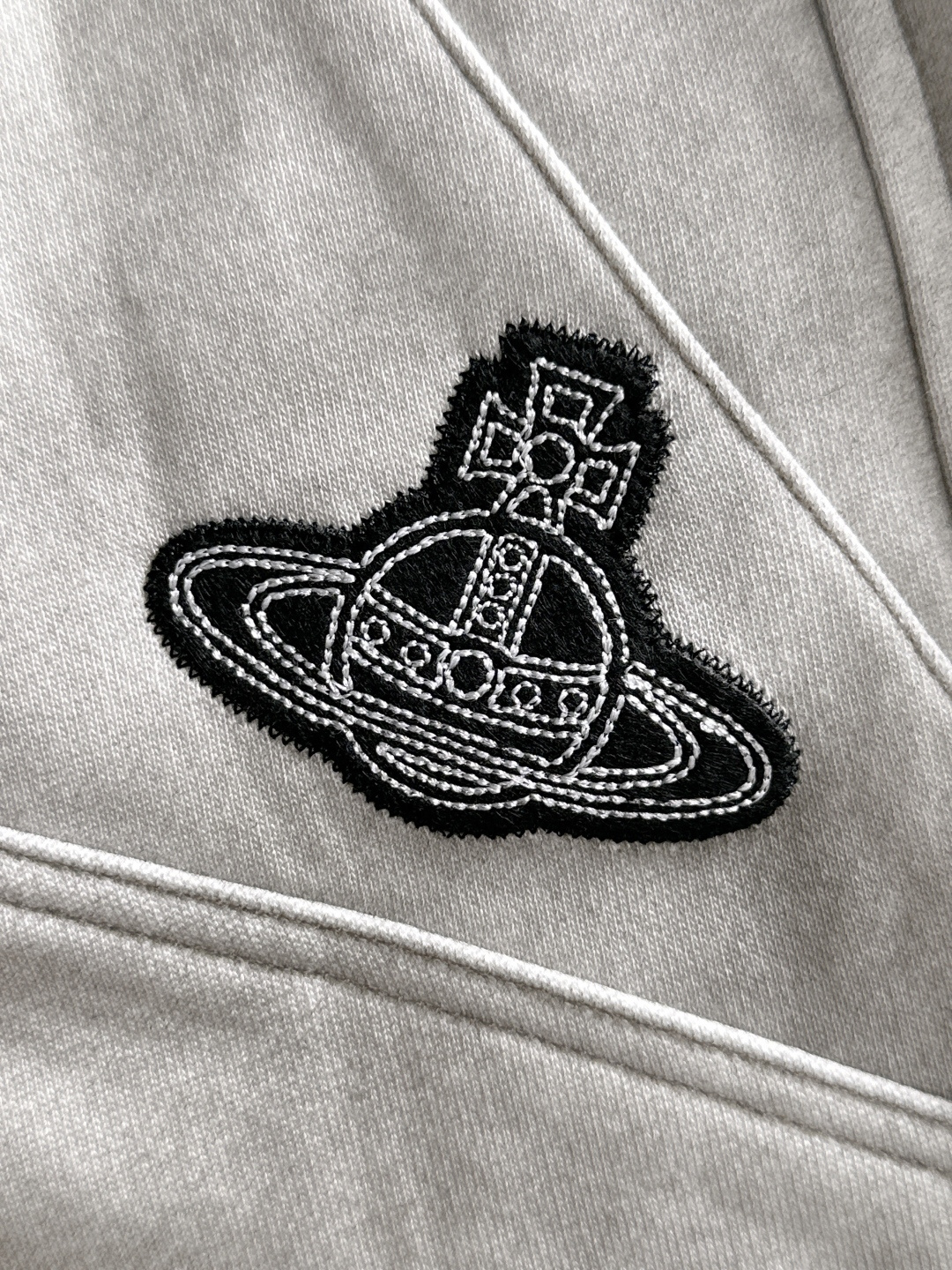 VVW 2025秋冬新品休闲裤，经典款百看不厌，裤身工艺设计，进口客供辅料、面料定制，每个细节做到极致，