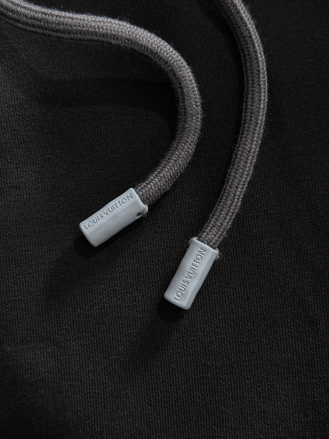 1V 2025秋冬新品休闲裤，经典款百看不厌，裤身工艺设计，进口客供辅料、面料定制，每个细节做到极致，原