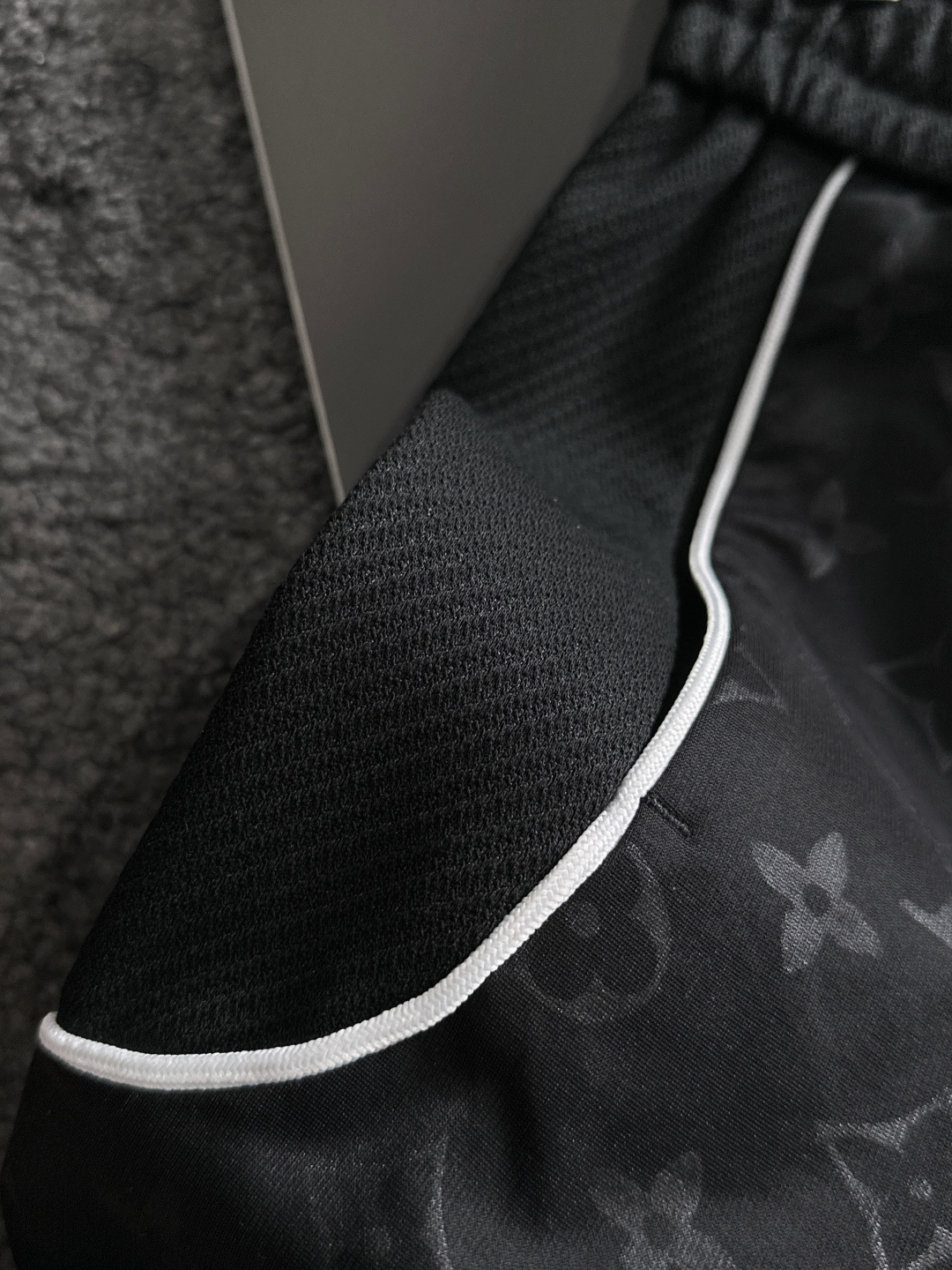 1V 2025秋冬新品休闲裤，经典款百看不厌，裤身工艺设计，进口客供辅料、面料定制，每个细节做到极致，原