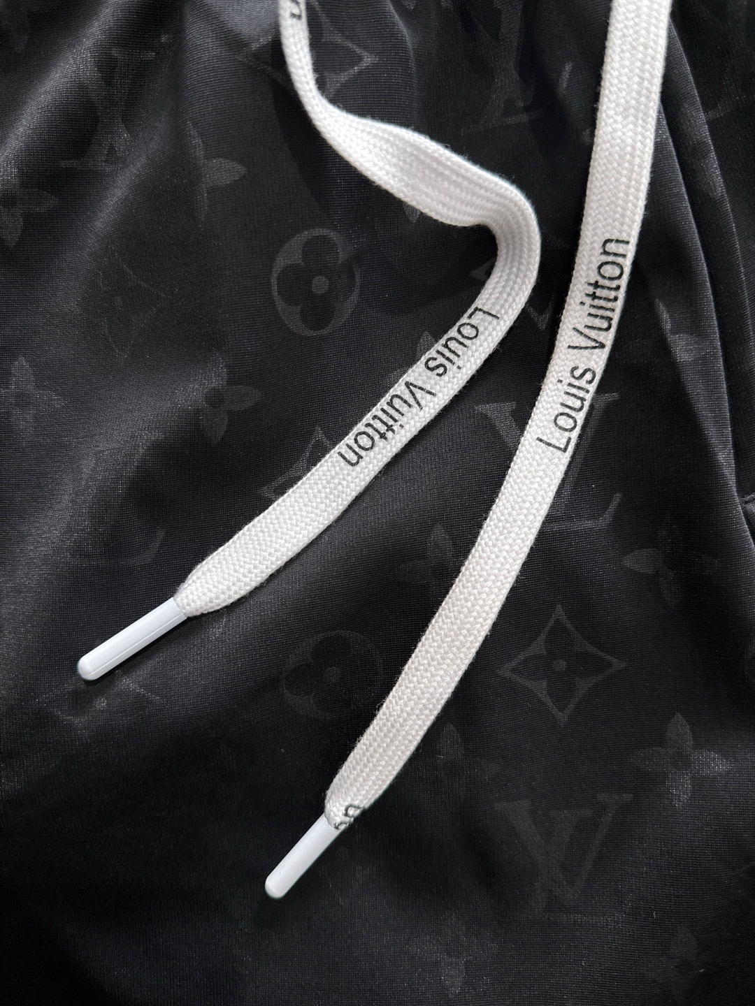 1V 2025秋冬新品休闲裤，经典款百看不厌，裤身工艺设计，进口客供辅料、面料定制，每个细节做到极致，原