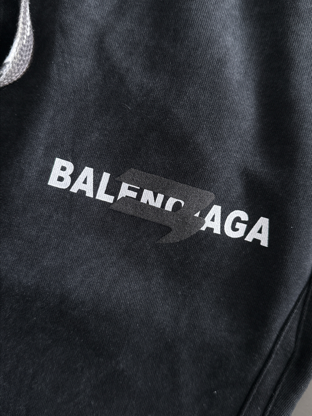 BAL 2025秋冬新品休闲裤，经典款百看不厌，裤身工艺设计，进口客供辅料、面料定制，每个细节做到极致，