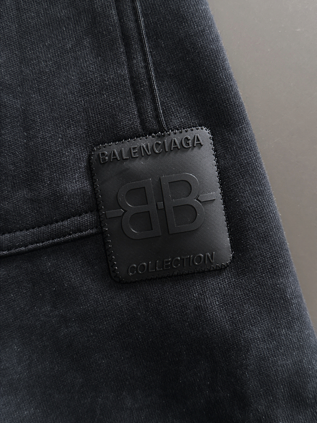 BAL 2025秋冬新品休闲裤，经典款百看不厌，裤身工艺设计，进口客供辅料、面料定制，每个细节做到极致，