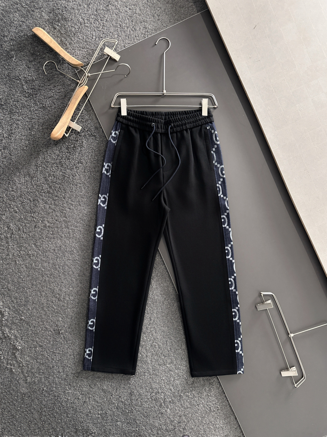 GUC 2025秋冬新品休闲裤，经典款百看不厌，裤身工艺设计，进口客供辅料、面料定制，每个细节做到极致，