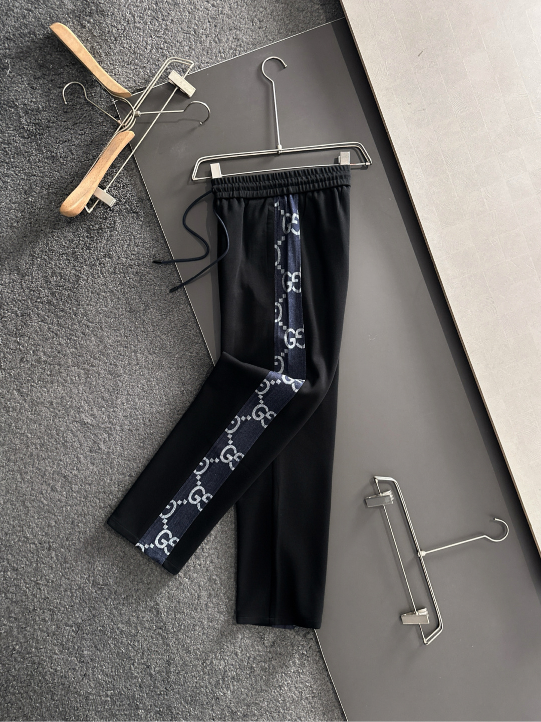 GUC 2025秋冬新品休闲裤，经典款百看不厌，裤身工艺设计，进口客供辅料、面料定制，每个细节做到极致，