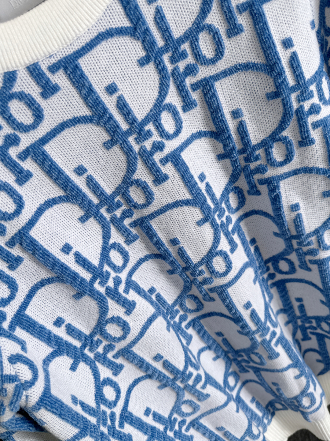 CD 2025秋冬全身提花新款简约圆领针织羊毛衫，精致工艺专柜面料，顶级元素融合打造，经典3标齐全，潮男