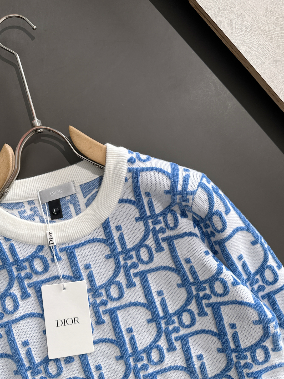 CD 2025秋冬全身提花新款简约圆领针织羊毛衫，精致工艺专柜面料，顶级元素融合打造，经典3标齐全，潮男