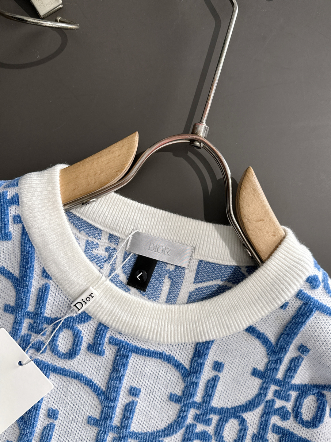 CD 2025秋冬全身提花新款简约圆领针织羊毛衫，精致工艺专柜面料，顶级元素融合打造，经典3标齐全，潮男